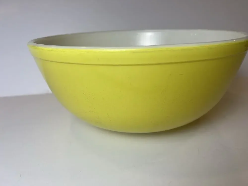 Pyrex #404 Yellow Nesting Mixing Bowl 4 Qt Vintage Primary Color
